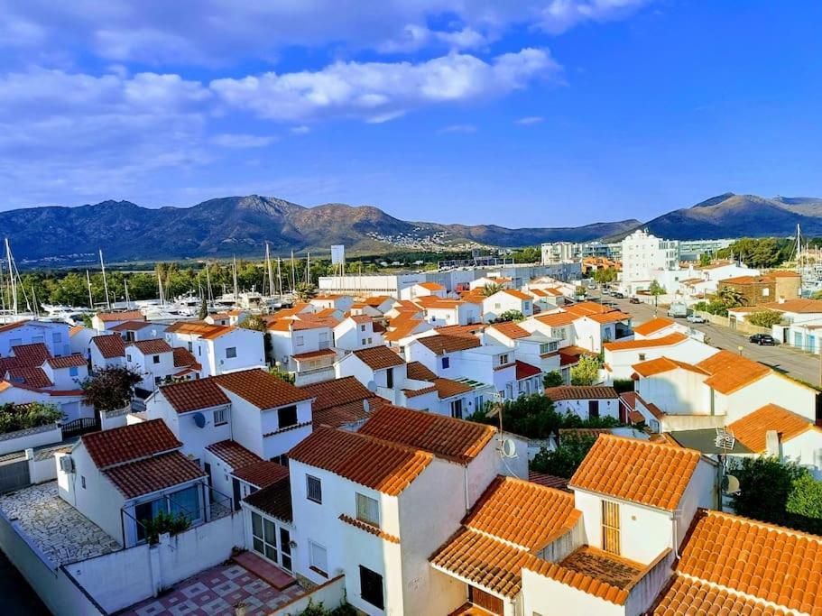 Estudio Con Vistas, Roses Exterior photo